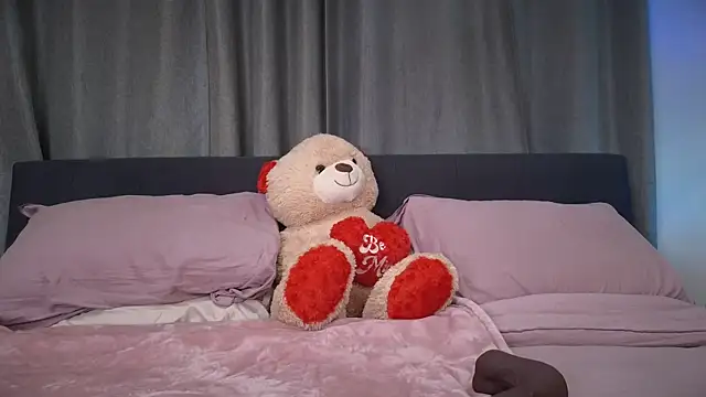 Snapshot of longislandprincess chatting on February 1, 1:26 am longislandprincess online show from February 1, 1:26 am