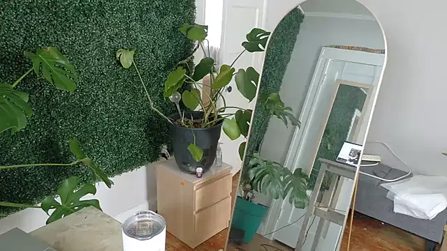 Snapshot of MistressKatie13xxx chatting on February 6, 7:06 pm MistressKatie13xxx online show from February 6, 7:06 pm