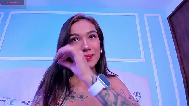 Snapshot of scarlet_castro chatting on February 13, 6:37 pm scarlet castro online show from February 13, 6:37 pm