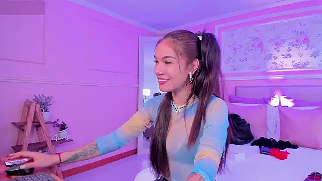 Snapshot of scarlet_castro chatting on February 28, 8:21 pm scarlet castro online show from February 28, 8:21 pm