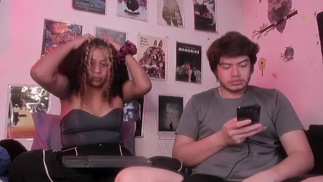 Snapshot of hothoneychile chatting on February 2, 2:21 am hothoneychile online show from February 2, 2:21 am