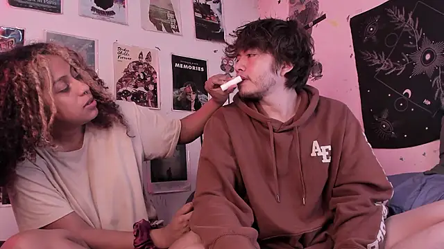 Snapshot of hothoneychile chatting on February 3, 3:59 am hothoneychile online show from February 3, 3:59 am