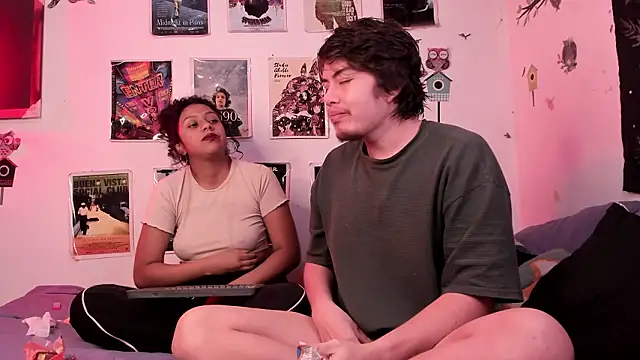 Snapshot of hothoneychile chatting on February 12, 3:45 am hothoneychile online show from February 12, 3:45 am