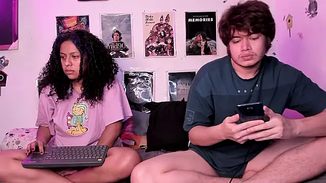 Snapshot of hothoneychile chatting on March 4, 3:45 am hothoneychile online show from March 4, 3:45 am