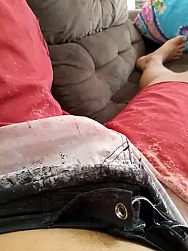 Snapshot of jhondivulga18 chatting on April 8, 10:15 am jhondivulga18 online show from April 8, 10:15 am