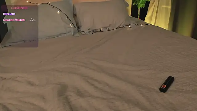 SunnyRisha online show from March 4, 6:04 am