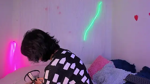 Snapshot of CelesteXCute chatting on February 14, 9:33 pm CelesteXCute online show from February 14, 9:33 pm