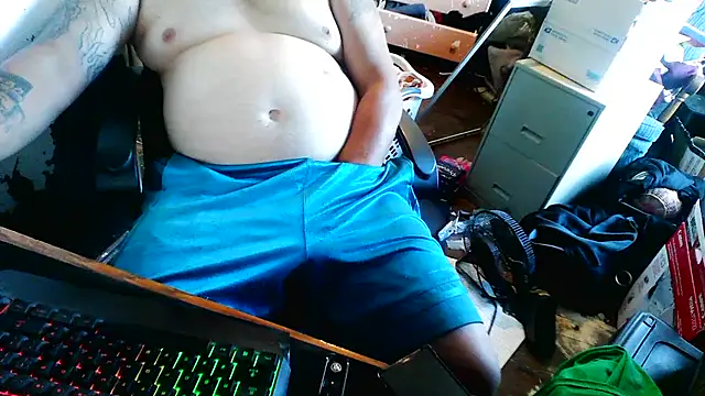 Snapshot of slickwill123 chatting on July 13, 10:56 pm slickwill123 online show from July 13, 10:56 pm