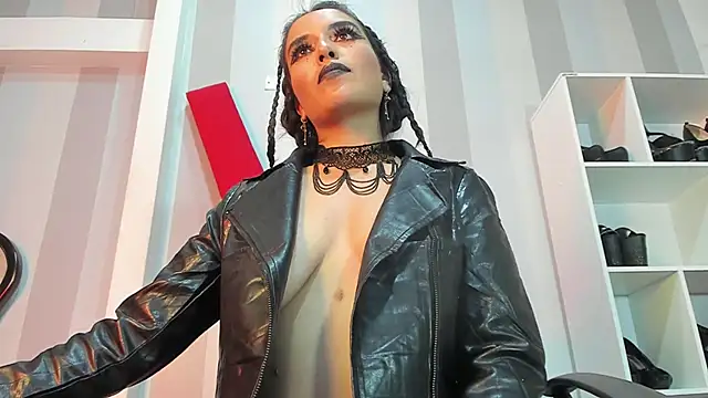 Snapshot of MeliizaQueen chatting on February 8, 12:06 am MeliizaQueen online show from February 8, 12:06 am