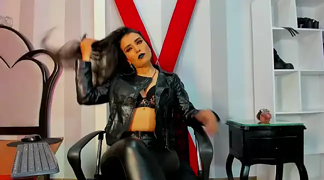 Snapshot of MeliizaQueen chatting on February 25, 8:19 pm MeliizaQueen online show from February 25, 8:19 pm