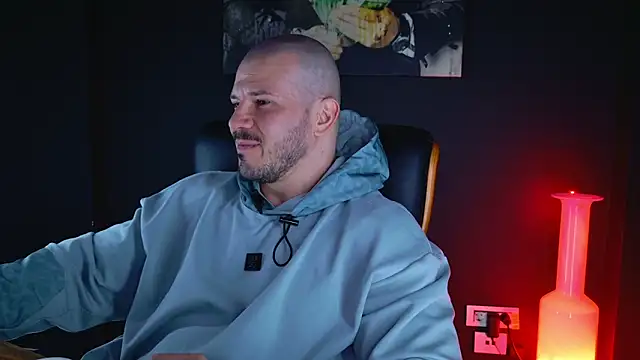 AngeloEric online show from December 28, 12:56 pm