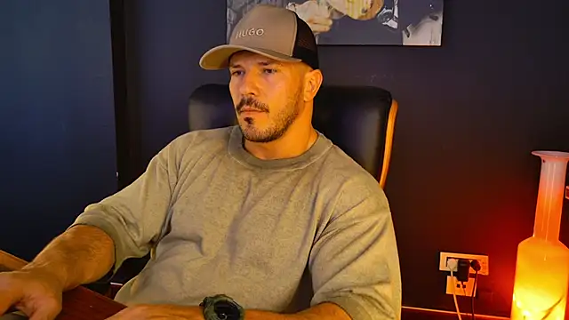 AngeloEric online show from September 18, 11:56 am