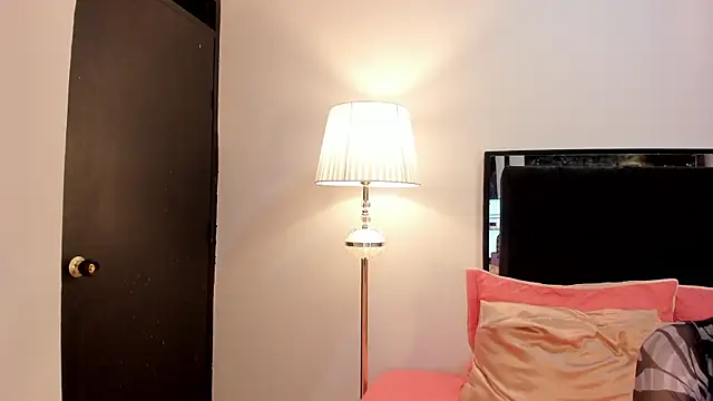 lilithTeen1  online show from February 18, 4:30 am