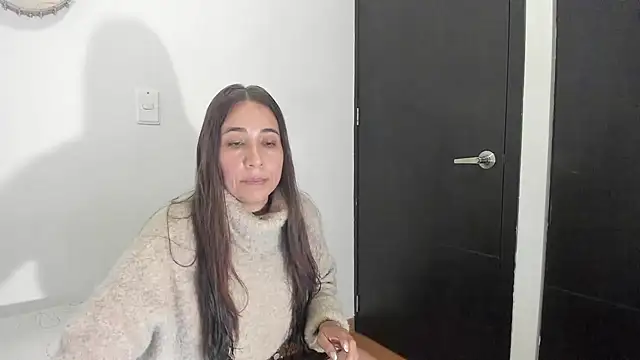 Snapshot of electra_hunt chatting on December 14, 11:45 pm electra hunt online show from December 14, 11:45 pm