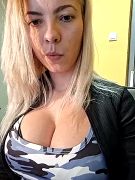 allinqueen online show from March 9, 8:13 pm