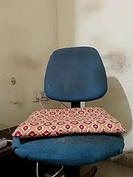 Snapshot of Chocolate_stud10 chatting on February 22, 8:18 pm Chocolate stud10 online show from February 22, 8:18 pm