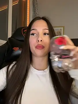 EricaWalls online show from March 18, 8:56 pm