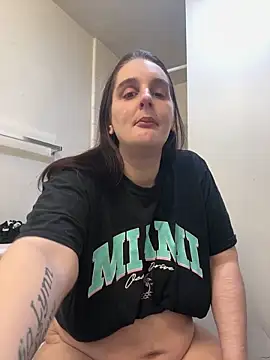 menaceswife online show from January 17, 7:17 pm
