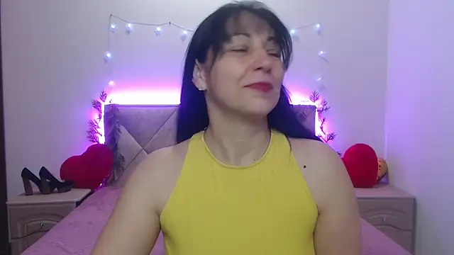 Snapshot of LiluGrants chatting on February 2, 7:12 pm LiluGrants online show from February 2, 7:12 pm