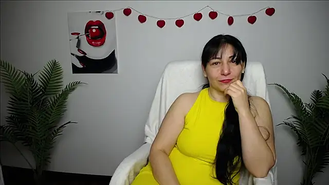 Snapshot of LiluGrants chatting on February 19, 7:21 pm LiluGrants online show from February 19, 7:21 pm