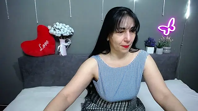 Snapshot of LiluGrants chatting on February 20, 7:14 pm LiluGrants online show from February 20, 7:14 pm