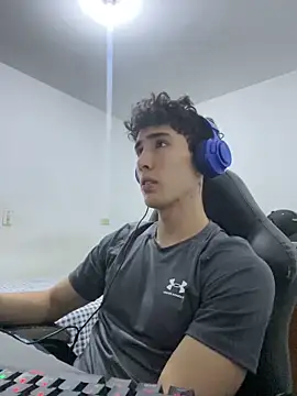 Snapshot of gojo_satoru_18 chatting on February 19, 12:39 am gojo satoru 18 online show from February 19, 12:39 am