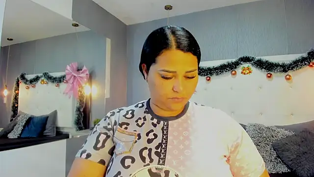 Snapshot of Clarigil chatting on December 19, 10:06 pm Clarigil online show from December 19, 10:06 pm