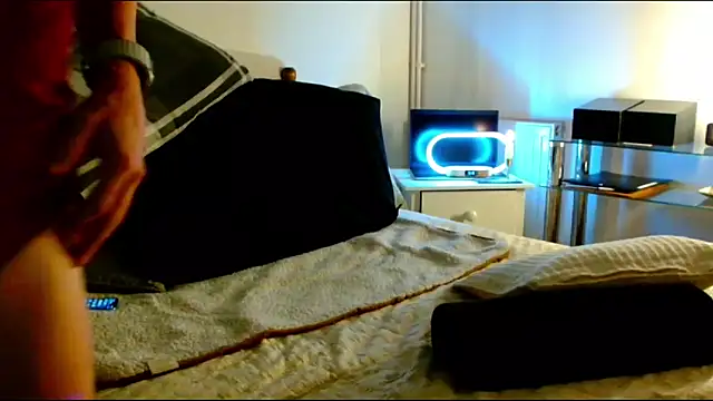 ImYourXtoy online show from February 9, 6:34 pm