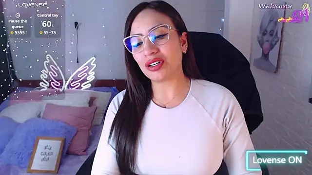 Paulina 627 online show from April 16, 2:29 pm