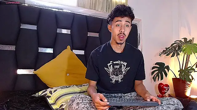 RyanRizzo online show from December 6, 2:38 pm