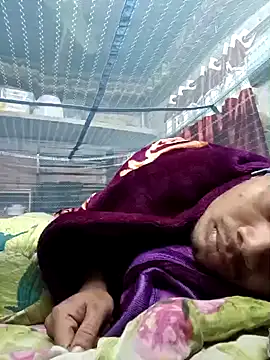 Snapshot of 900irani chatting on December 12, 7:15 pm 900irani online show from December 12, 7:15 pm