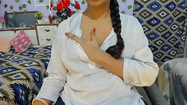 Snapshot of aarjulove chatting on July 19, 12:42 pm aarjulove online show from July 19, 12:42 pm