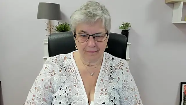 IrisDream online show from June 12, 6:01 am