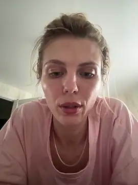 Snapshot of Liya_my chatting on April 18, 7:23 am Liya my online show from April 18, 7:23 am