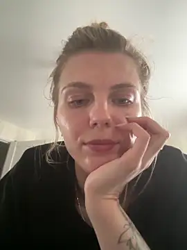 Snapshot of Liya_my chatting on April 25, 8:06 am Liya my online show from April 25, 8:06 am