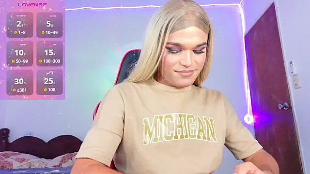 AllisonsweetZ online show from October 16, 6:42 pm