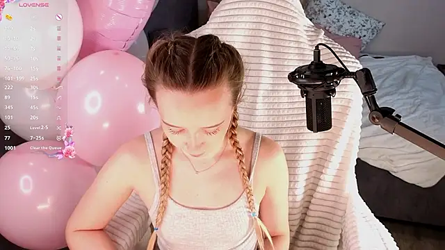 HollisBeckett online show from March 7, 3:14 am