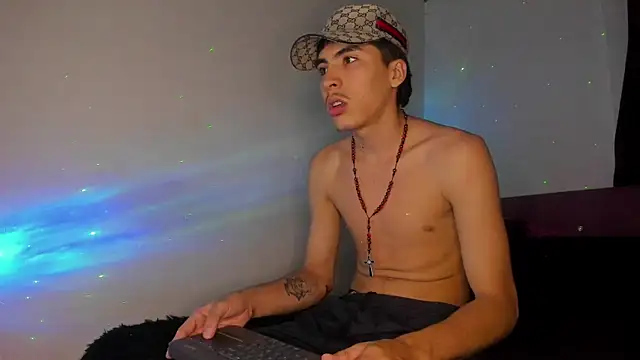 Snapshot of HeellBoy_ chatting on July 11, 11:17 pm HeellBoy online show from July 11, 11:17 pm