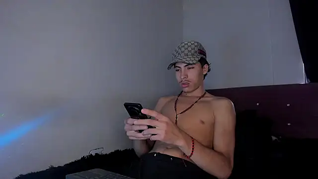 Snapshot of HeellBoy_ chatting on July 18, 4:33 pm HeellBoy online show from July 18, 4:33 pm