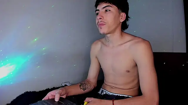 Snapshot of HeellBoy_ chatting on July 29, 6:39 pm HeellBoy online show from July 29, 6:39 pm