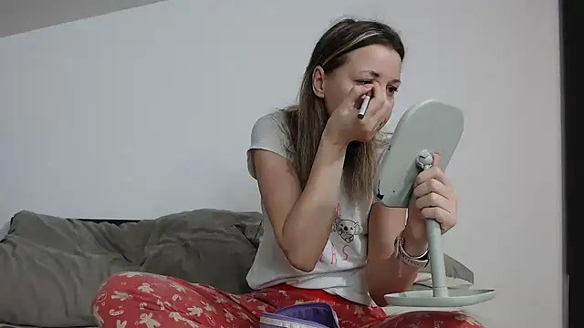 SweetMaddy888 online show from December 8, 4:04 am