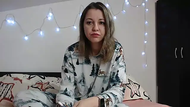 SweetMaddy888 online show from January 6, 4:04 am