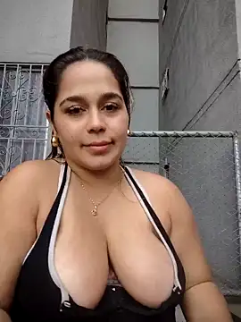 LaurenWelly  online show from February 20, 9:04 pm