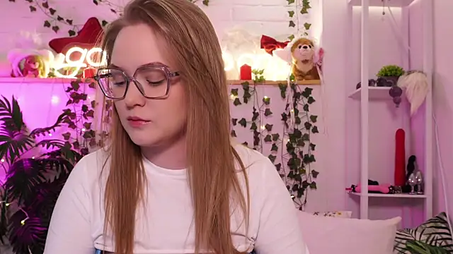 MonicaAsis online show from April 19, 5:56 pm