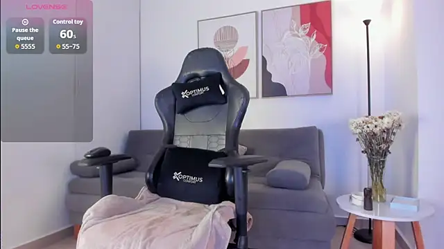 Snapshot of sofiiajones chatting on February 18, 1:56 am sofiiajones online show from February 18, 1:56 am