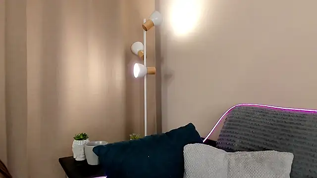 EdithHaskell online show from December 28, 7:33 pm