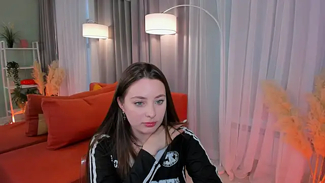 MoonLissa online show from February 2, 4:00 pm