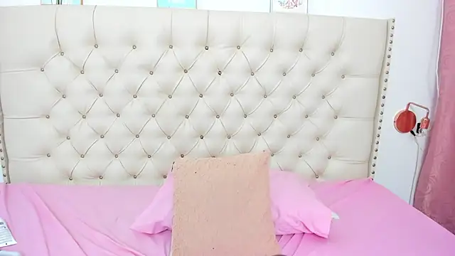 Snapshot of Kim_Eli chatting on January 19, 1:43 am Kim Eli online show from January 19, 1:43 am