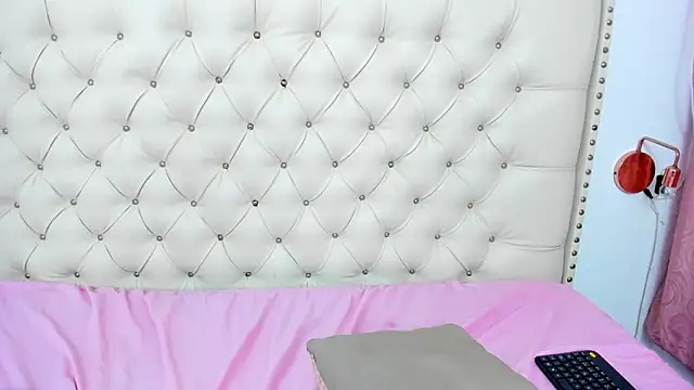 Snapshot of Kim_Eli chatting on February 1, 1:55 am Kim Eli online show from February 1, 1:55 am