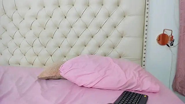 Snapshot of Kim_Eli chatting on February 5, 10:55 pm Kim Eli online show from February 5, 10:55 pm